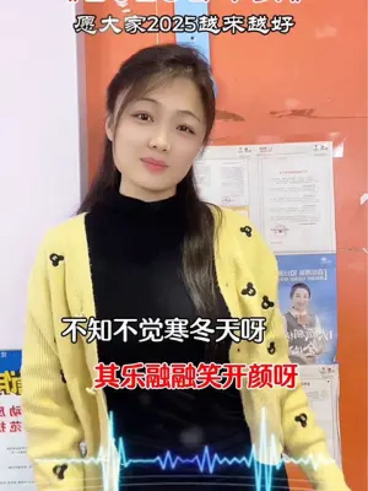 泰国运动员斩获宝贵金牌，笑逐颜开